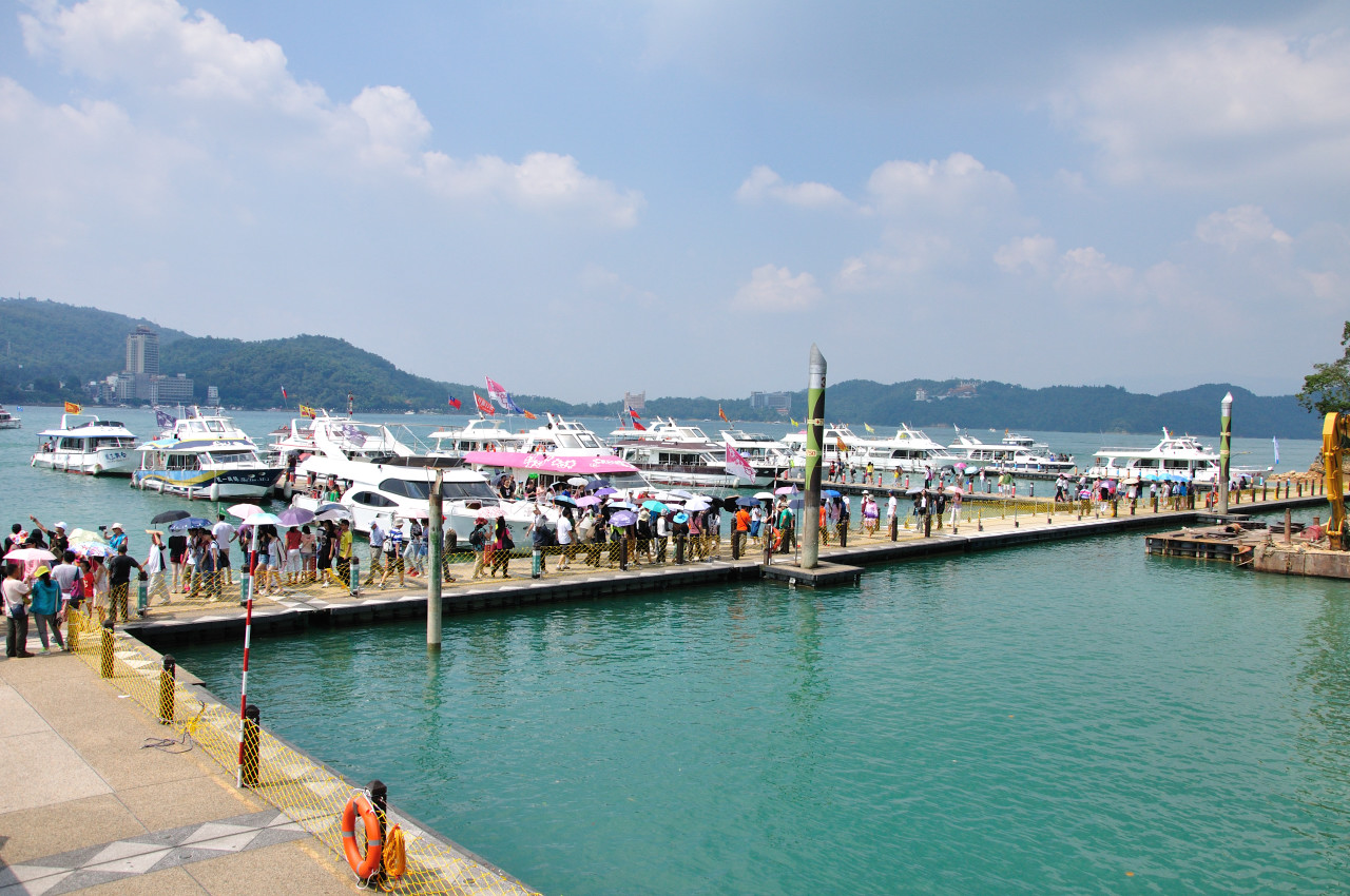 日月潭是台湾最大的淡水天然湖泊,又名水连沙,是著名的台湾八景之一