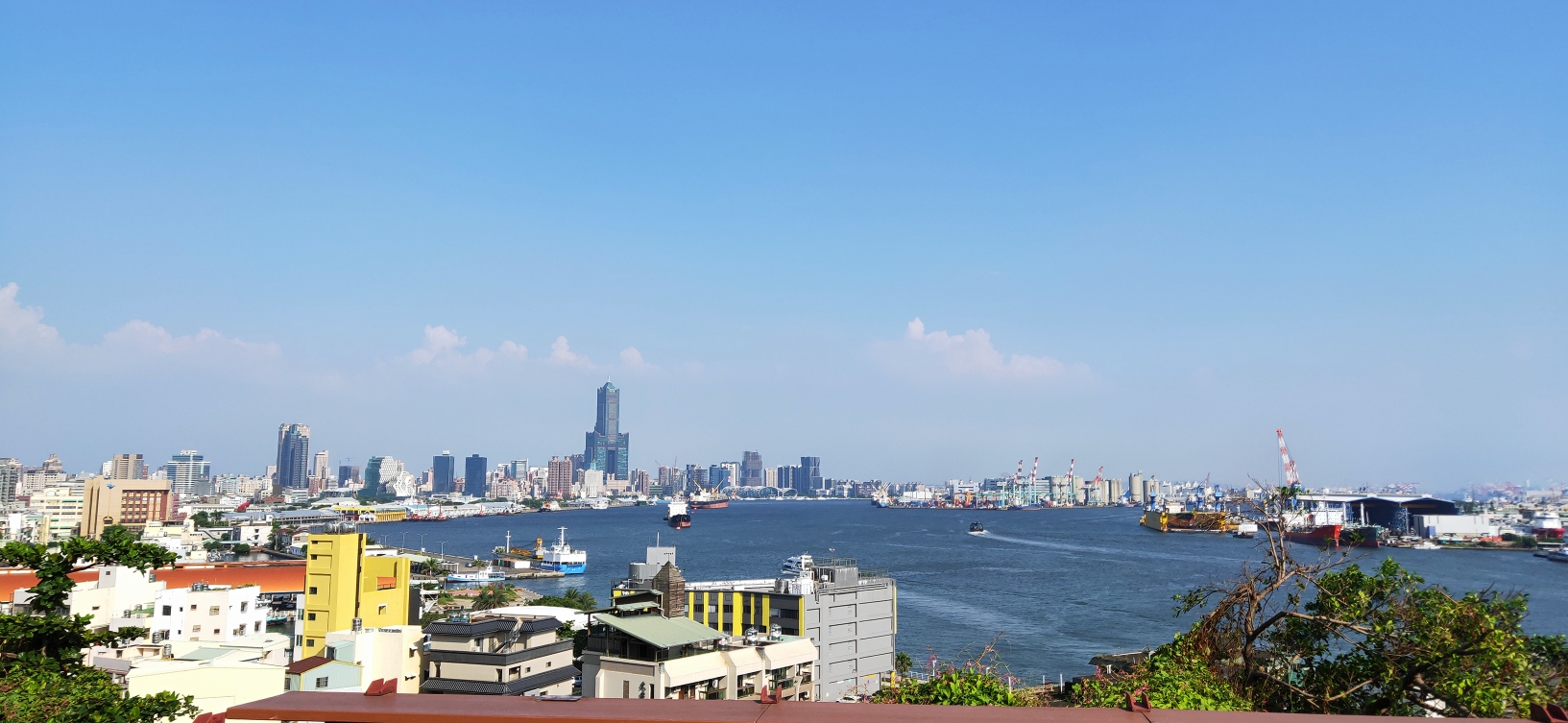 所有游记图片 47/86 西子湾风景区 位于高雄西边,隔海峡与旗津岛相望