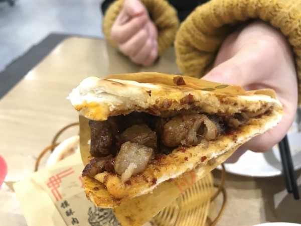 肉夹馍的面是怎么和的 wKgED1zuYMSALpzsAAEeZUZXdCM995.png?imageView2%2F2%2Fw%2F600%2Fh%2F600%2Fq%2F90