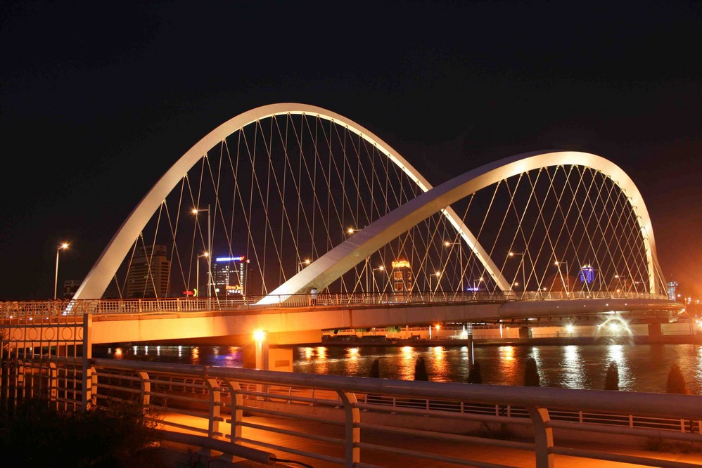 中桥gdp_中国gdp增长图