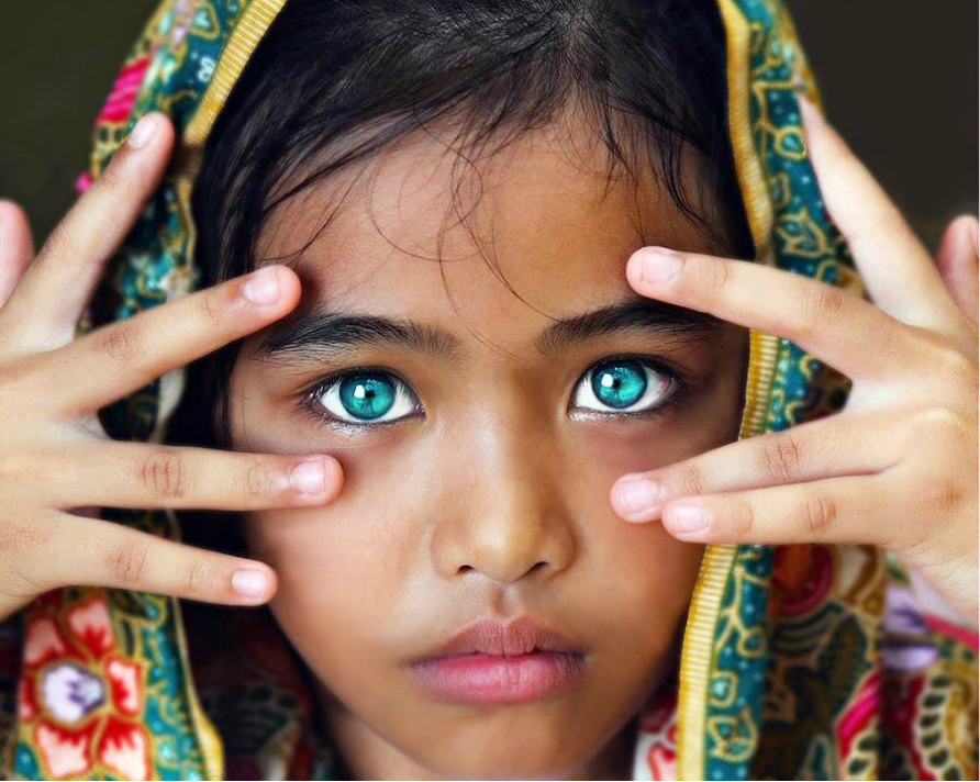 有双绿宝石般的碧眼女孩