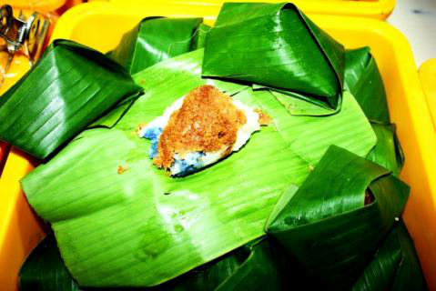 马来西亚-马六甲娘惹糕世代"香"传色香味美古城特产