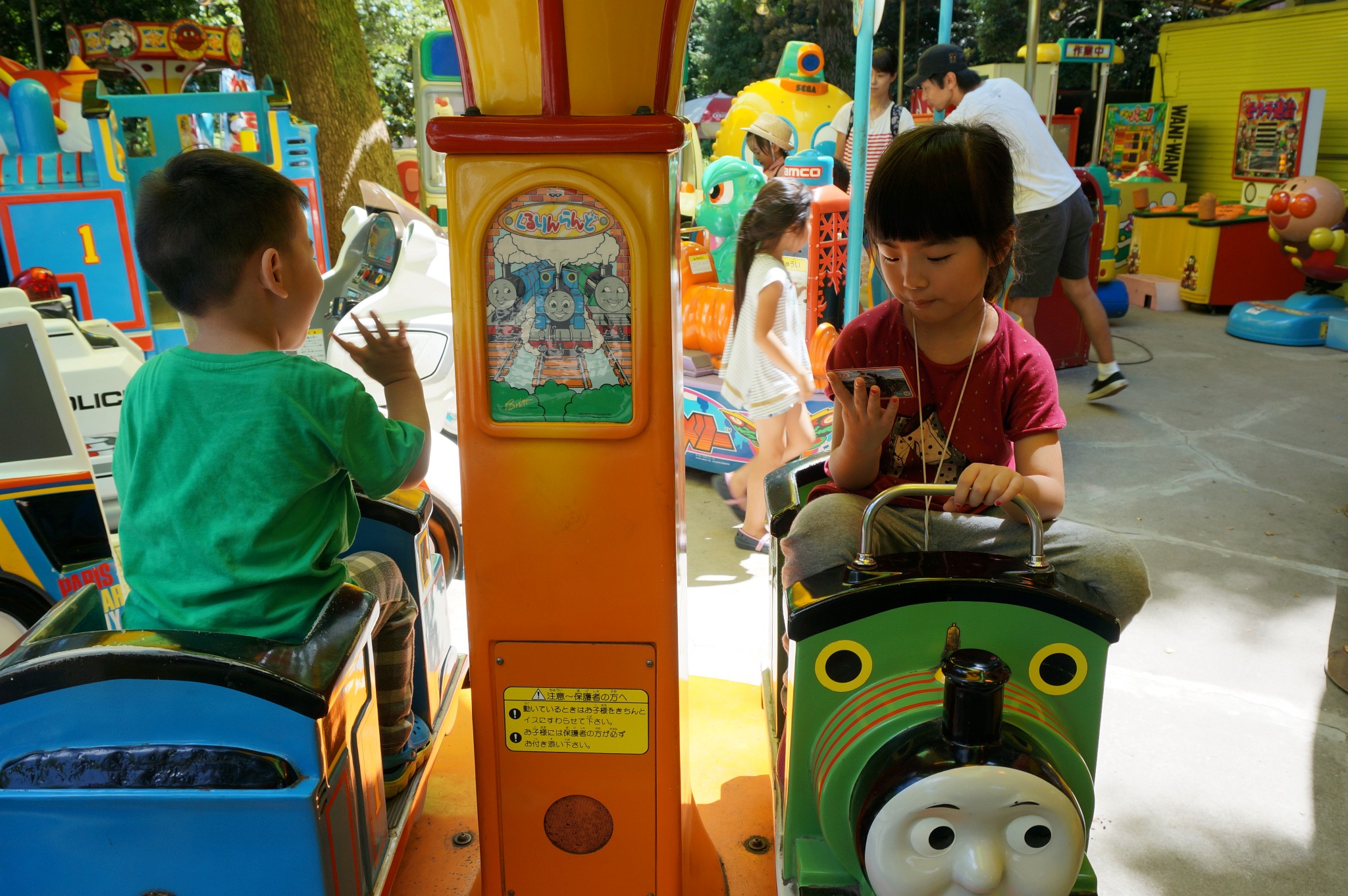 原本计划去上野动物园,后来看到附近有个乐园,小朋友叫着想去,就