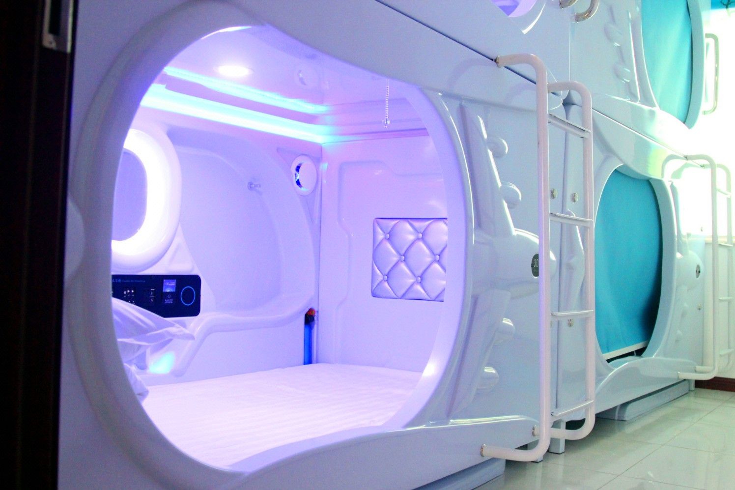 银川月亮湾太空舱青年旅社预订,银川月亮湾太空舱青年旅社价格_地址_