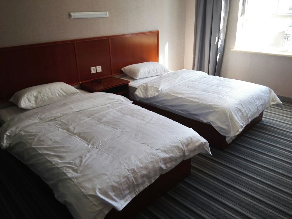 布尔津隆成快捷酒店