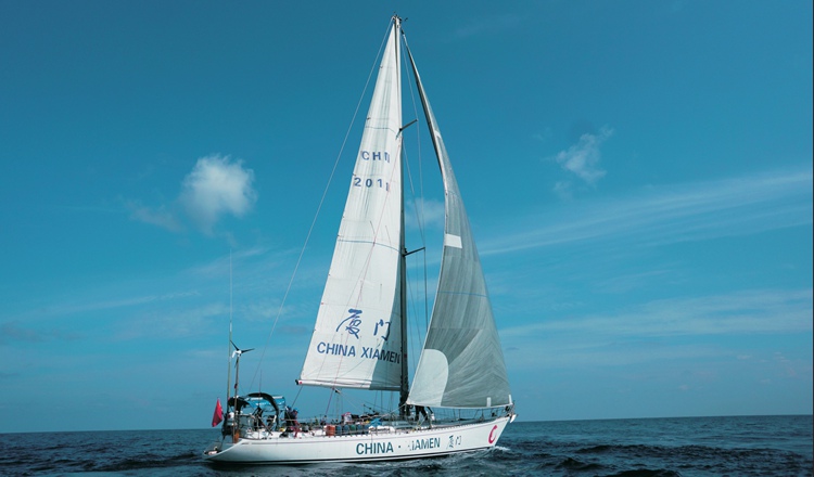 厦门五缘湾帆船出海豪华游艇体验小飞虎x80赛事帆船无需会游泳美国asa